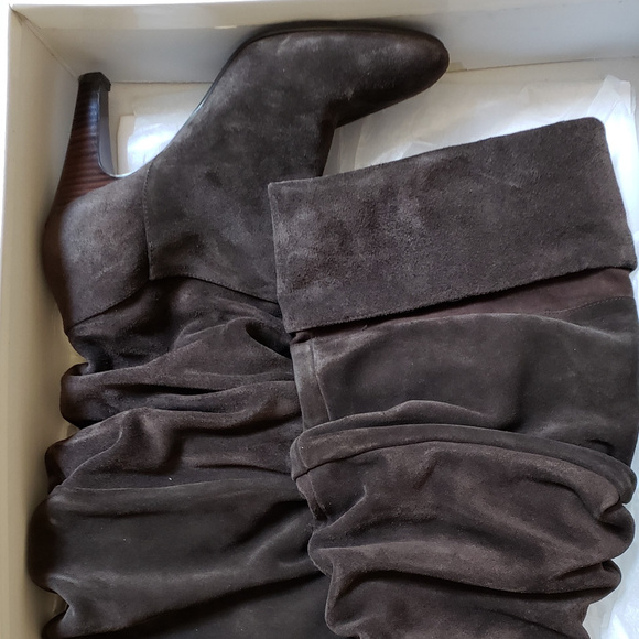 Nine West Chocolate Brown Lux Suede boots Size 8.5 EUC - Picture 2 of 8